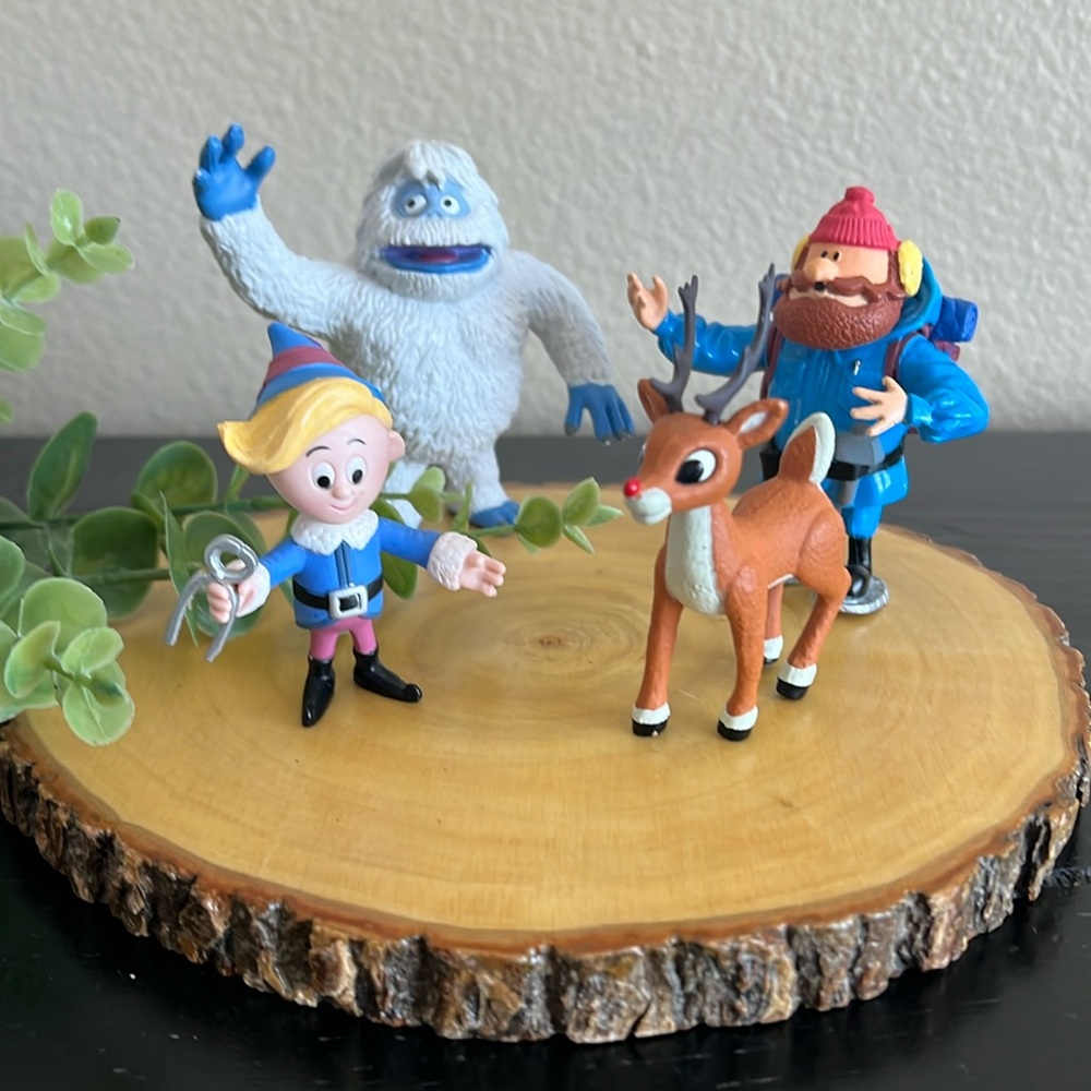 EUC Playing Mantis Rudolph Island Misfit Toys Bumble Yukon Hermey Rudolph Figure